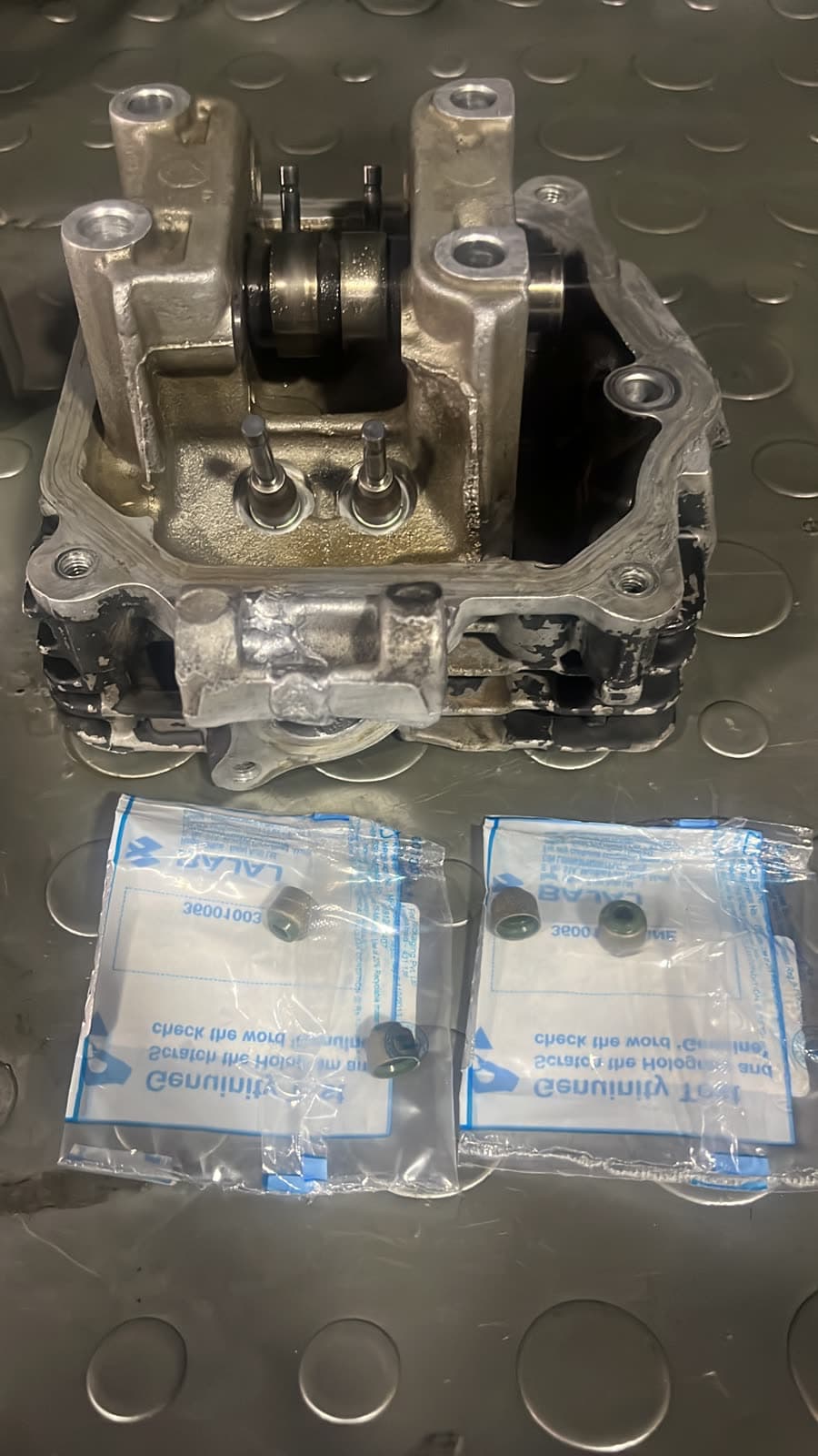 Sellos de válvula originales instalados